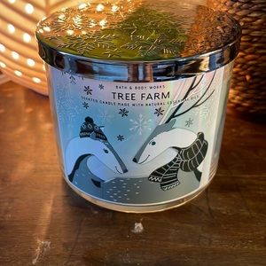 NEW BATH AND BODY WORKS|TREE FARM|3 WICK CANDLE